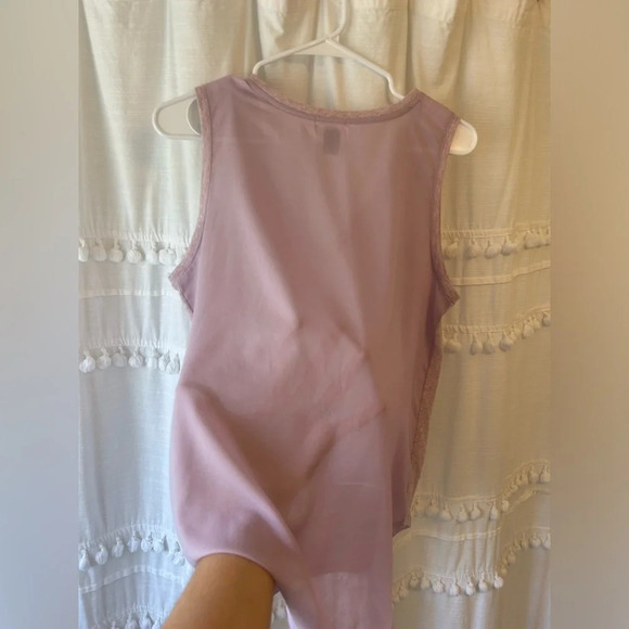 Old Navy lavender sleeveless top mixed-media v neck semi sheer in back size M - Picture 5 of 6